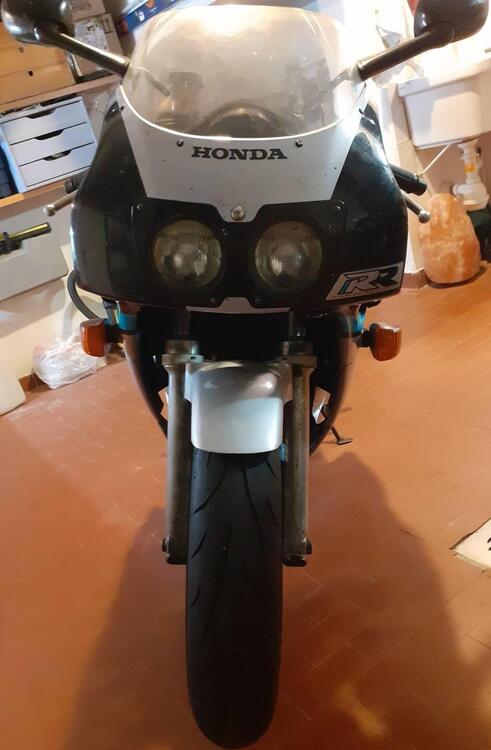 Honda CBR 400 RR (2)