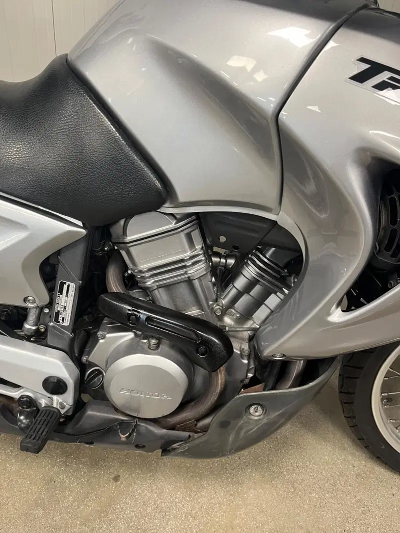 Honda Transalp XL 650V (2005 - 06) (4)