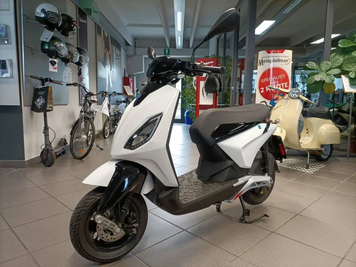 Piaggio 1 Active (2022 - 26) (2)