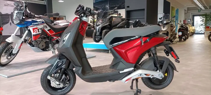 Piaggio 1 Active (2022 - 26) (5)