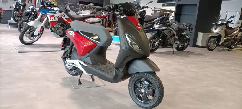 Piaggio 1 Active (2022 - 26) (8)