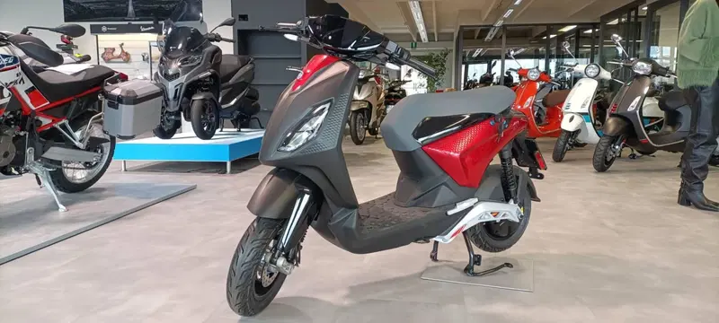 Piaggio 1 Active (2022 - 26) (2)