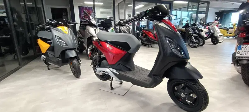 Piaggio 1 Active (2022 - 26) (8)