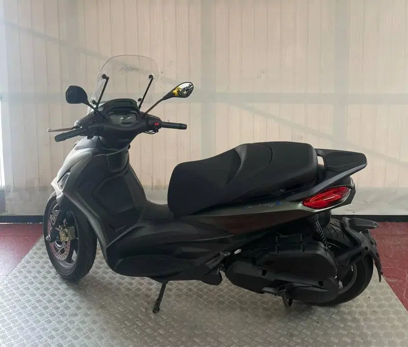 Piaggio Beverly 400 S (2025 - 26) (2)