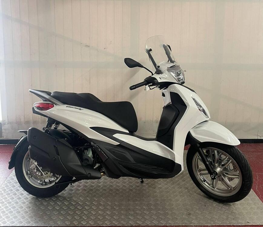Piaggio Beverly 400 (2025)