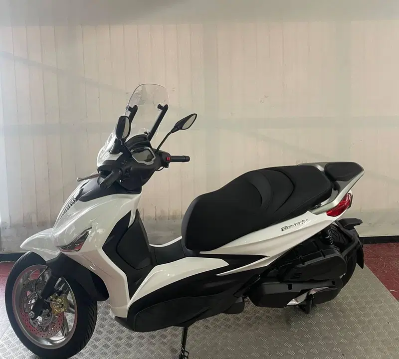 Piaggio Beverly 400 (2025 - 26) (2)
