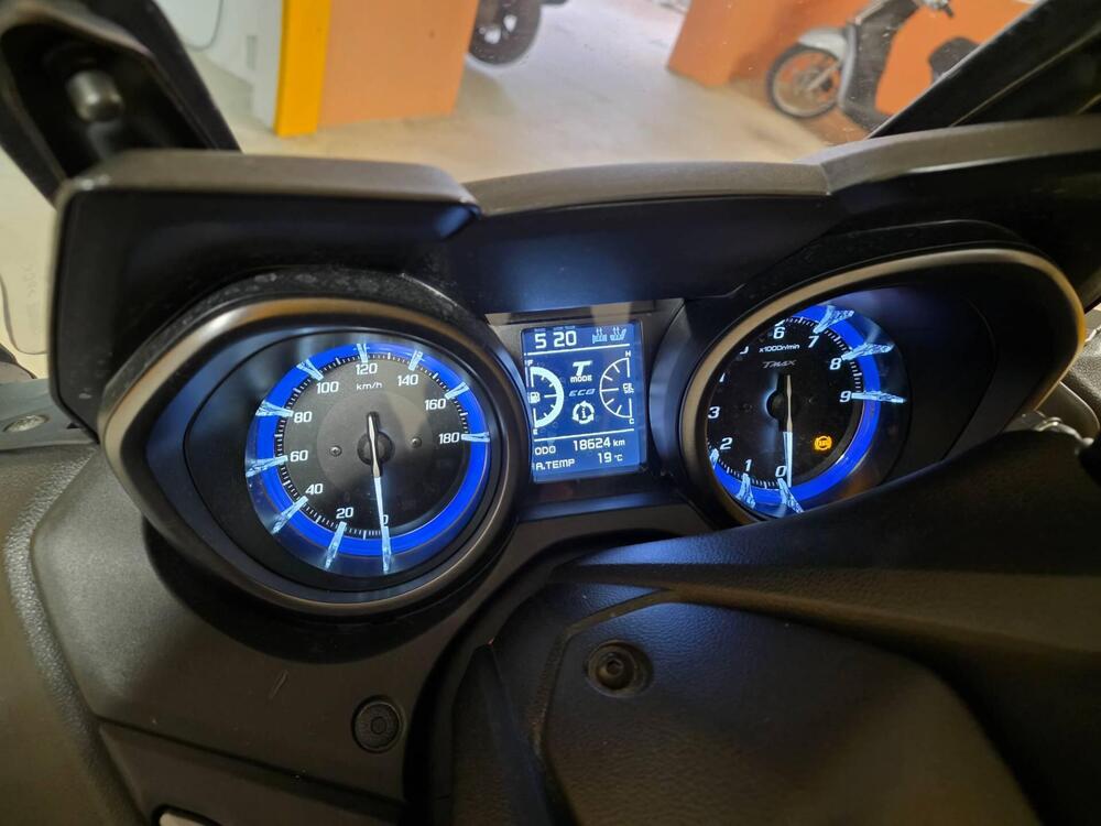 Yamaha T-Max 560 Tech Max (2021) (5)