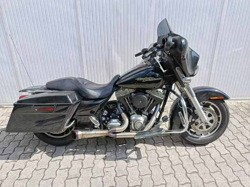 Harley-Davidson 1584 Street Glide (2008 - 10) - FLHX (2)