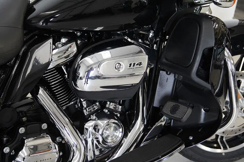 Harley-Davidson 114 Road Glide Limited (2020) - FLTRK (4)