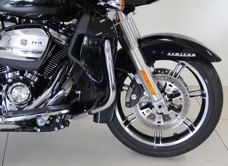 Harley-Davidson 114 Road Glide Limited (2020) - FLTRK (2)