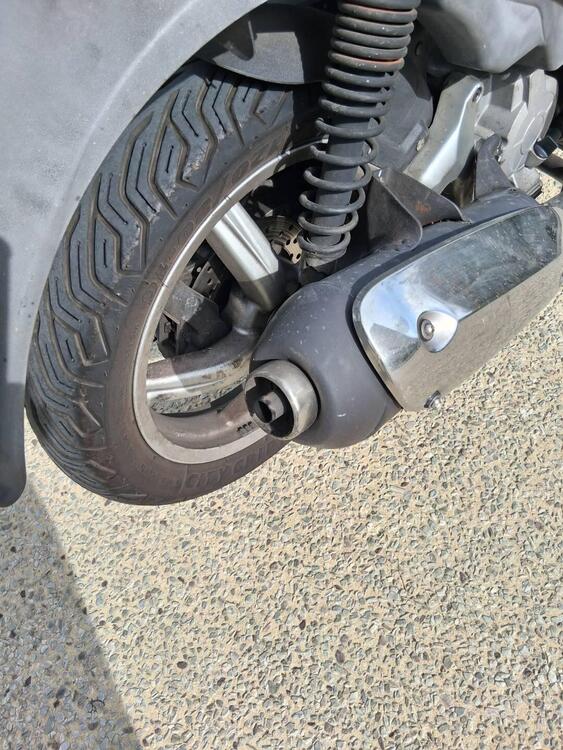 Aprilia Scarabeo 200 i.e. (2009 - 11) (5)