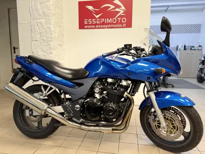 Kawasaki ZR 7S usata