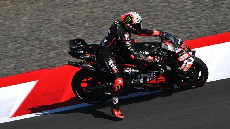 MotoGP 2025. GP dell'Indonesia. Pole-record di Bez, Marquez 9&deg;, Bagnaia 16&deg; [RISULTATI]