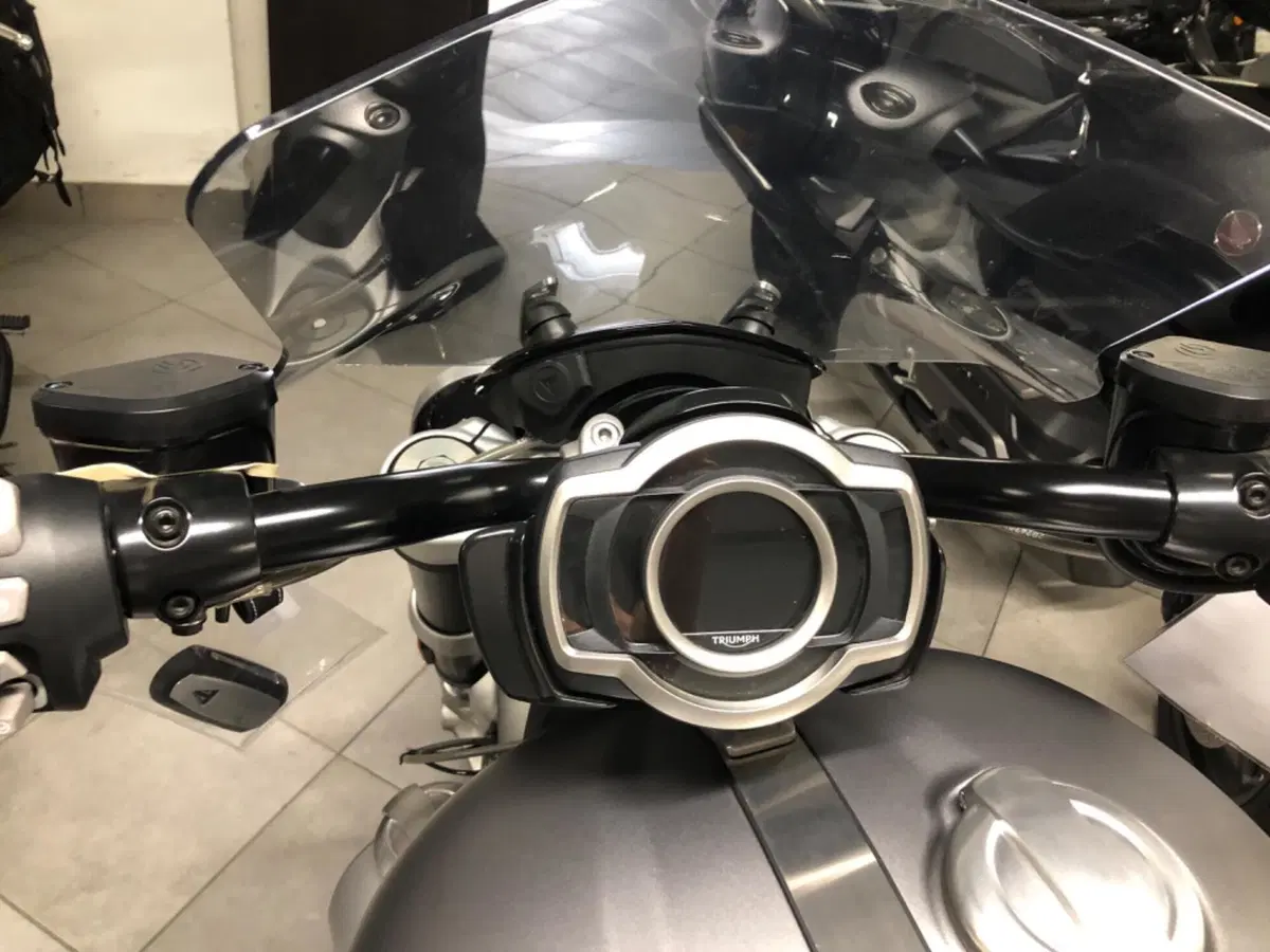 Triumph Rocket 3 R (2021 - 24) (4)