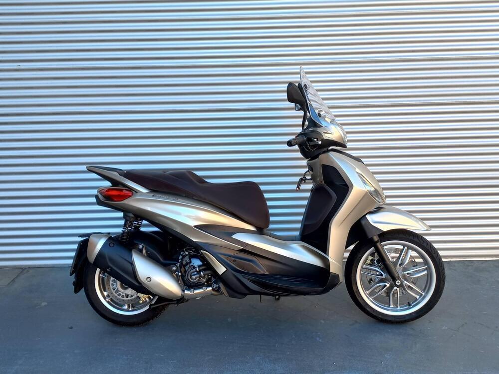 Piaggio Beverly 300 ABS-ASR (2021 - 25) (2)