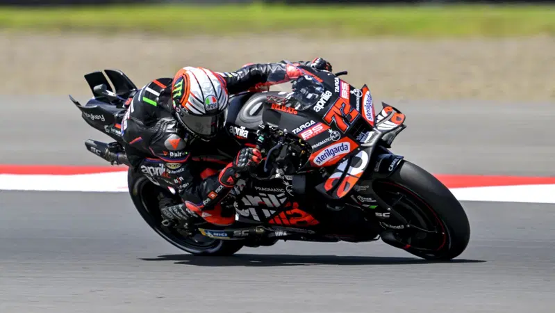 MotoGP 2025. GP dell'Indonesia. Marco Bezzecchi spettacolo, vince la Sprint con una meravigliosa rimonta! Pecco Bagnaia ultimo [RISULTATI]