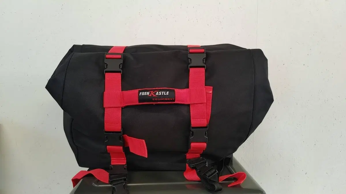 Borsa Frankcastle impermeabile 50 litri (2)