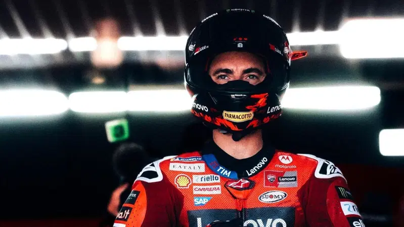 MotoGP 2025. GP dell'Indonesia. Pecco Bagnaia, ultimo nella Sprint: "Stessa moto di Motegi? Teoricamente s&igrave;, in pratica non lo so"