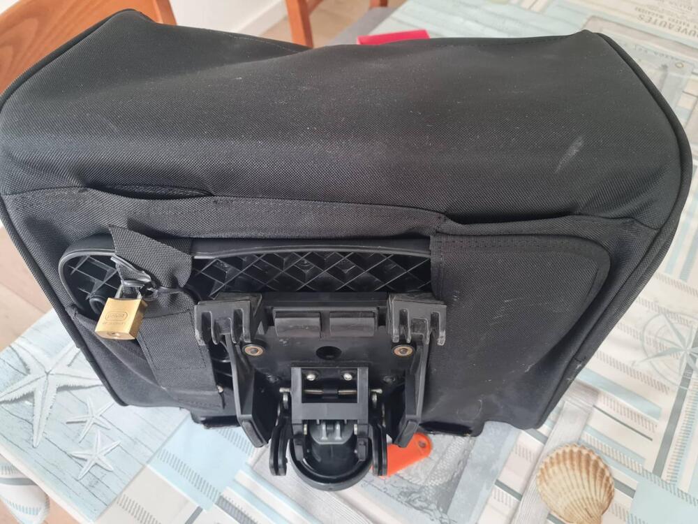 Borsa posteriore BMW1150 comprensiva di aggancio p (2)