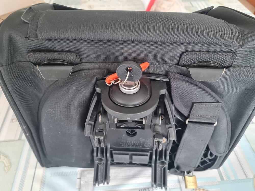 Borsa posteriore BMW1150 comprensiva di aggancio p (3)