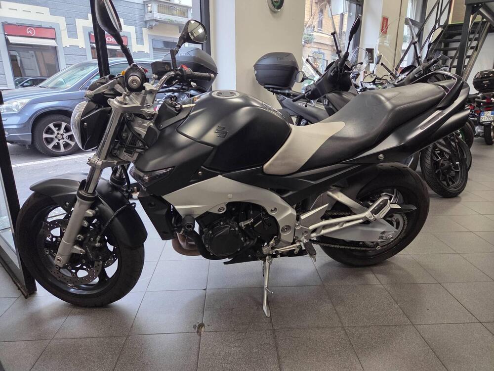 Suzuki GSR 600 (2006 - 11) (2)