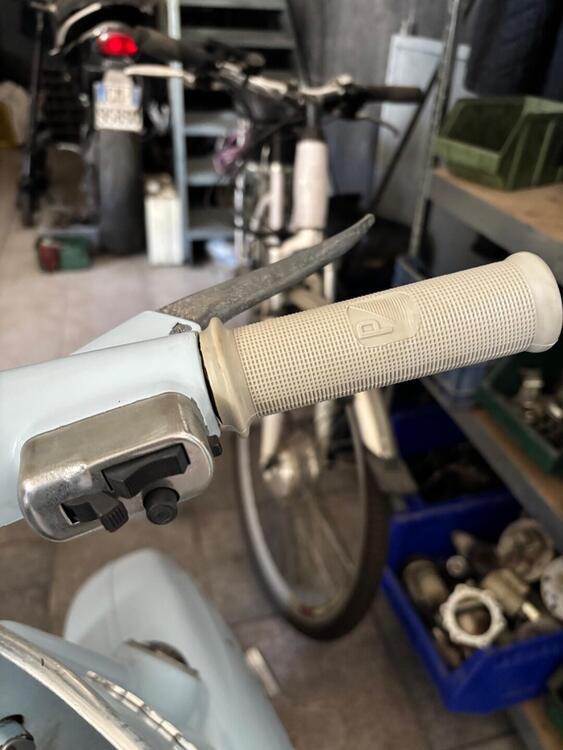 Piaggio Vespa 50 special scocca piccola (2)