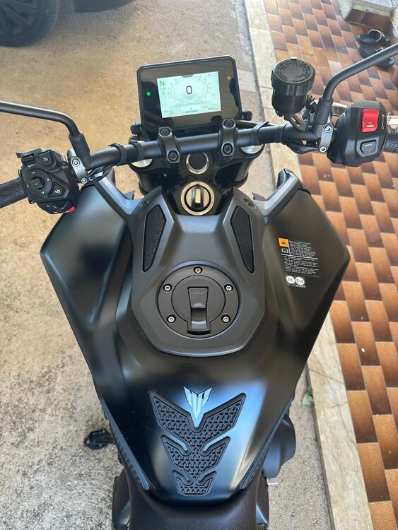 Yamaha MT-09 Y-AMT (2024 - 25) (2)