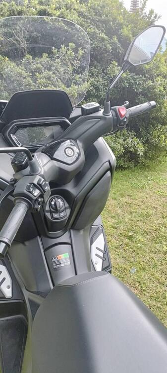 Yamaha X-Max 300 (2025) (4)