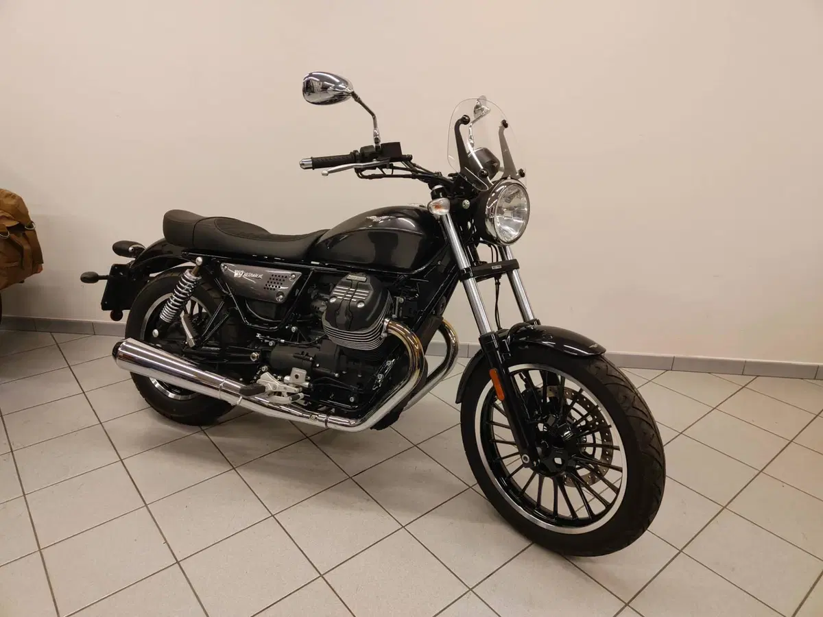 Moto Guzzi V9 Roamer (2018 - 20)