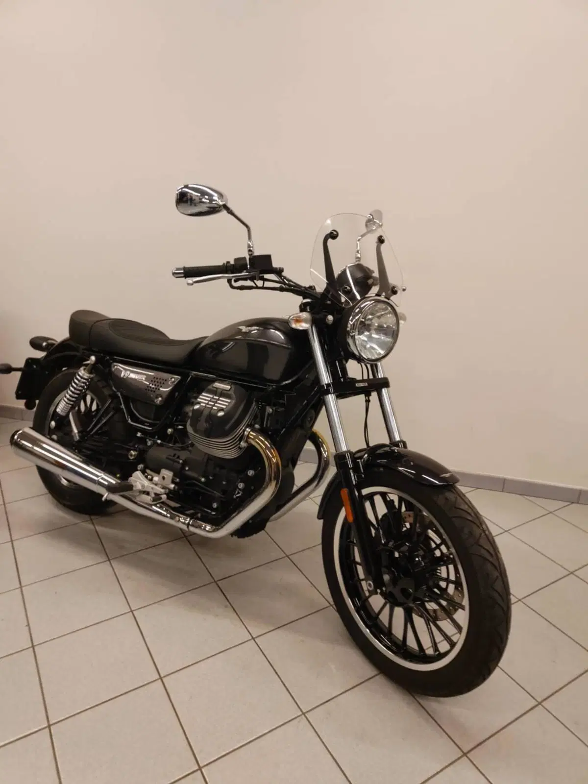 Moto Guzzi V9 Roamer (2018 - 20) (7)