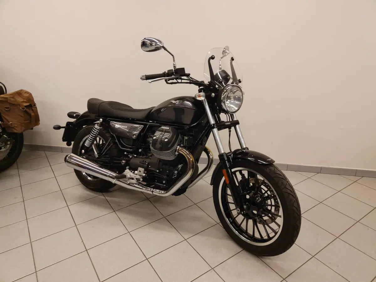 Moto Guzzi V9 Roamer (2018 - 20) (8)