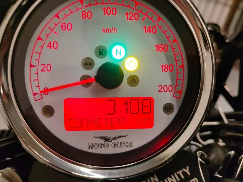 Moto Guzzi V9 Roamer (2018 - 20) (12)
