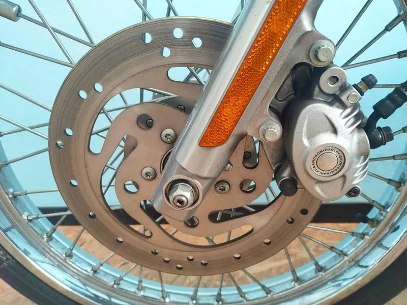 Harley-Davidson 883 Custom (2006 - 07) - XL 883C (13)