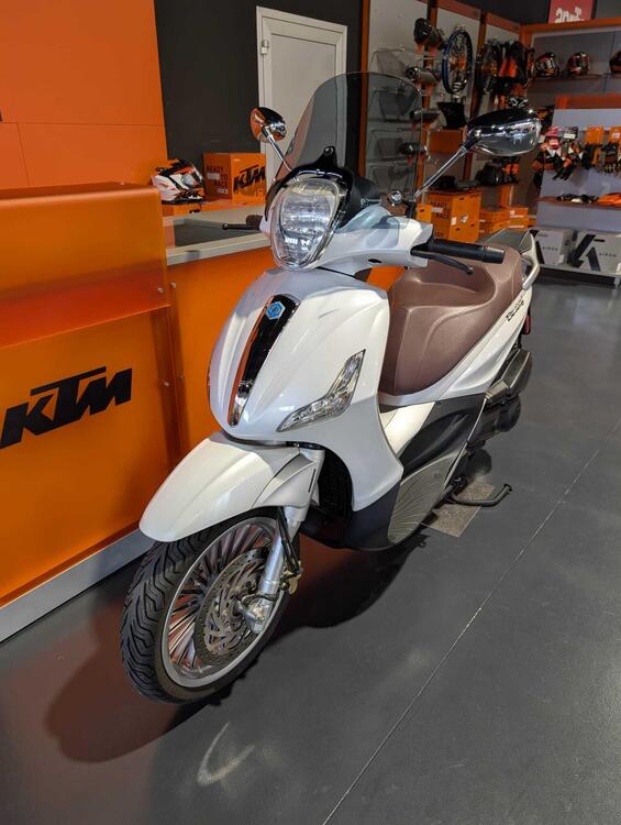 Piaggio Beverly 300 i.e. ABS-ASR (2016 - 20) (3)