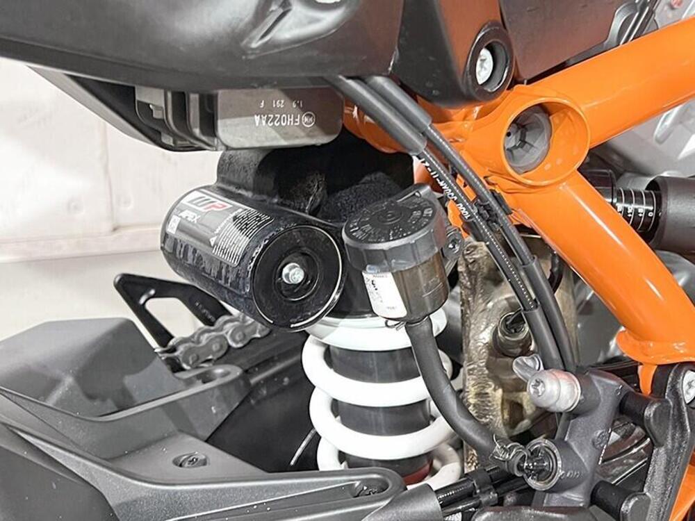 KTM 1290 Super Duke R (2022 - 23) (4)
