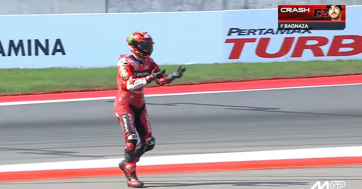 MotoGP 2025. GP dell'Indonesia. Pecco Bagnaia, silenzio stampa dopo la caduta nella gara di Mandalika [VIDEO]