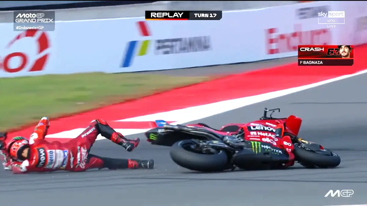 Caduta Bagnaia nella gara del GP Indonesia 2025 (3)