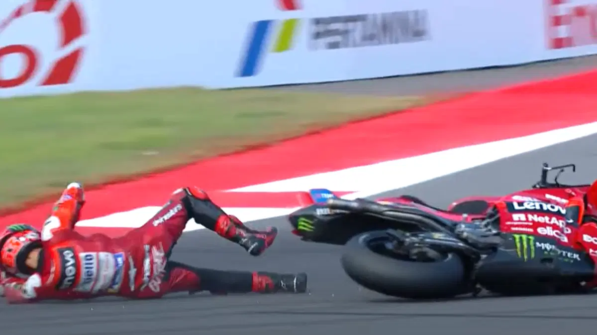 Caduta Bagnaia nella gara del GP Indonesia 2025 (6)