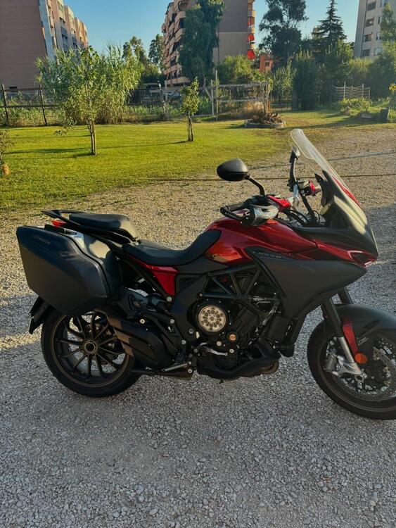 MV Agusta Turismo Veloce 800 Lusso SCS (2021 - 25) (2)