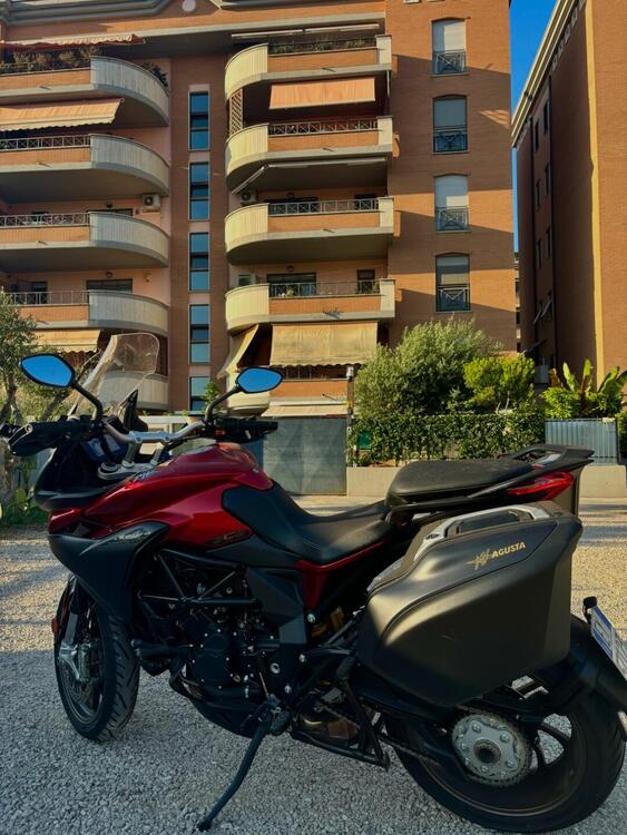 MV Agusta Turismo Veloce 800 Lusso SCS (2021 - 25) (4)