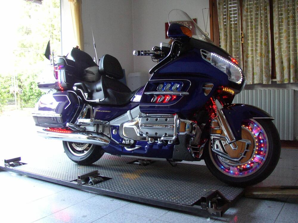 Honda GL 1800 Gold Wing (2000 - 05) (3)