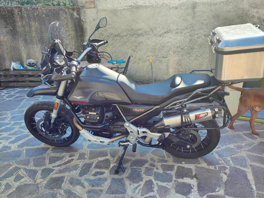 Moto Guzzi V85 TT (2021 - 23) (2)