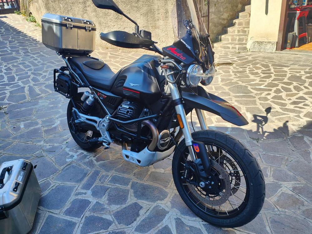Moto Guzzi V85 TT (2021 - 23) (4)