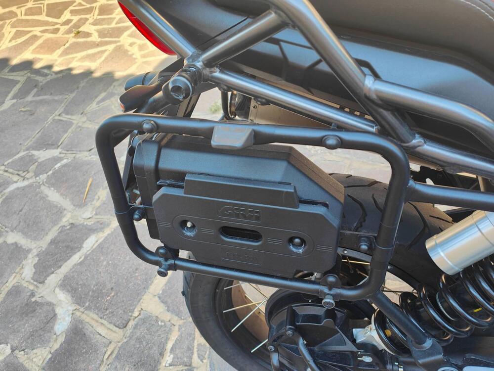 Moto Guzzi V85 TT (2021 - 23) (5)