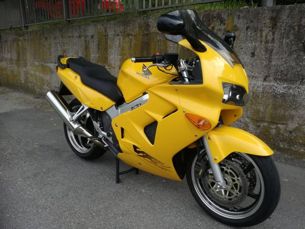 Honda VFR 800 (1998 - 01) (2)