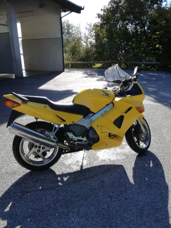 Honda VFR 800 (1998 - 01) (4)
