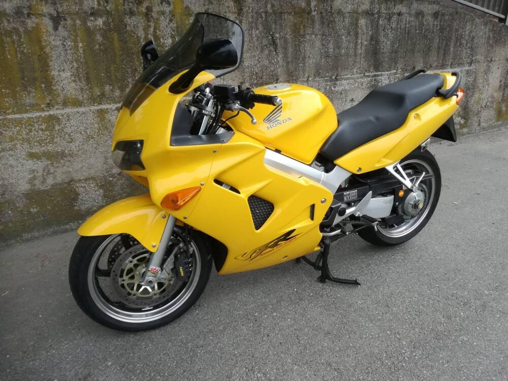 Honda VFR 800 (1998 - 01) (5)