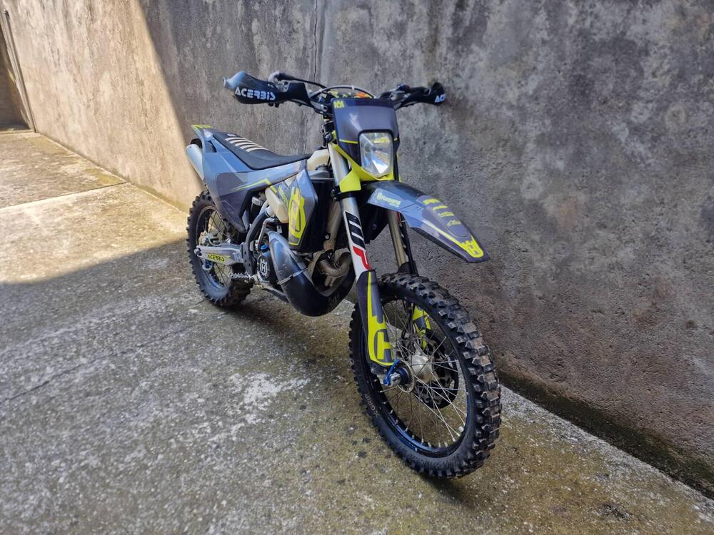 Husqvarna TE 300i (2018) (2)