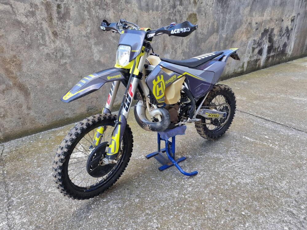 Husqvarna TE 300i (2018) (5)