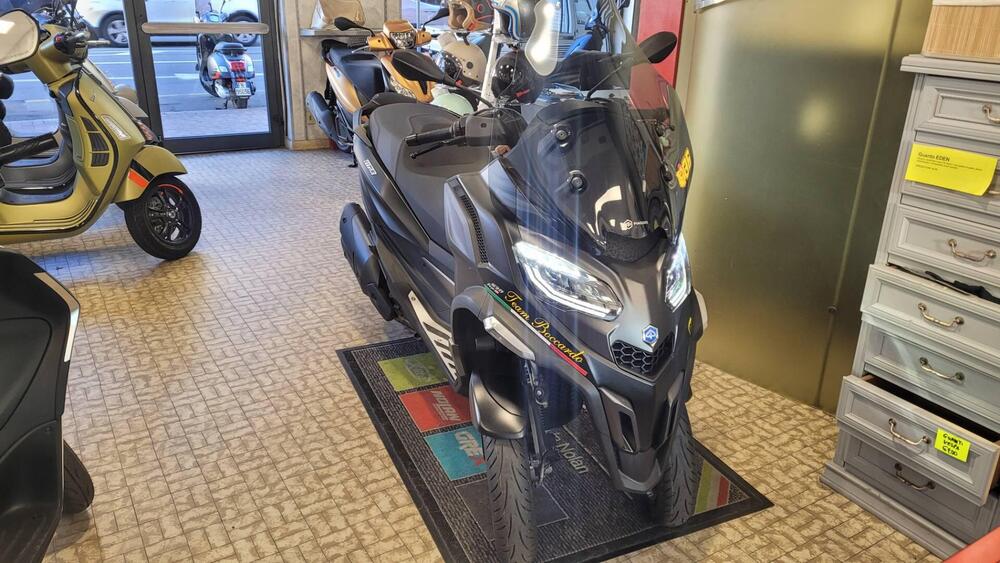 Piaggio MP3 530 Hpe Exclusive (2025) (2)